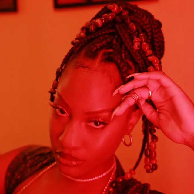Tems Fait l'Histoire : Un Record Airplay Féminin Qui Remet Tout en Question sur les Charts R&B