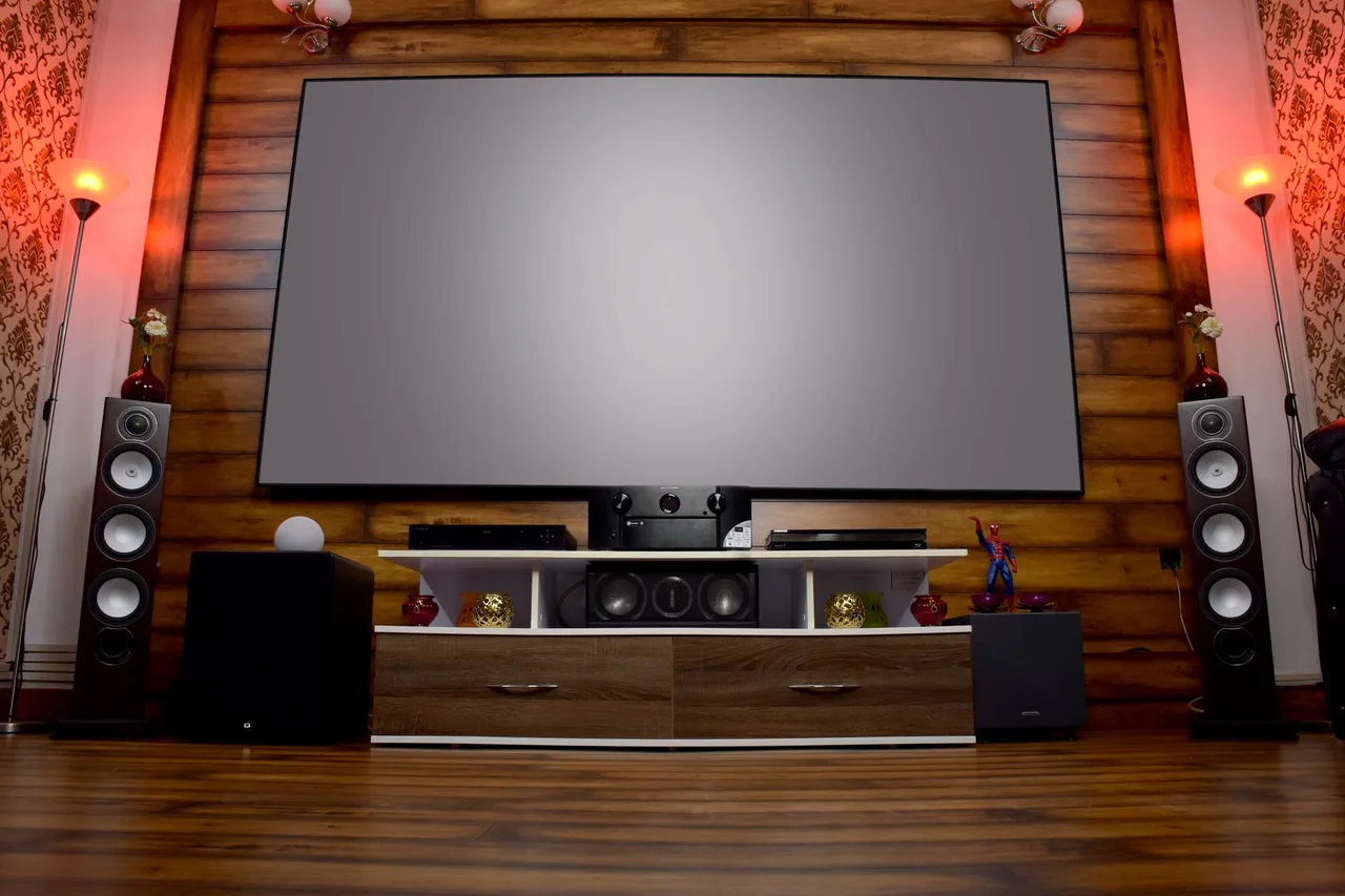 Arcam et KEF se distinguent dans ce système de cinéma maison qui impressionne aussi en… — revue de presse