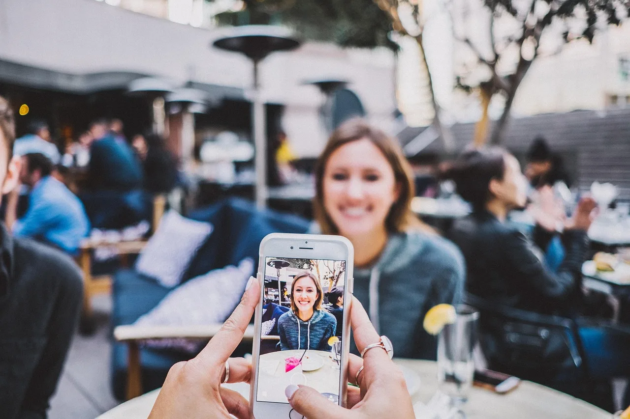 La nouvelle fonction de l'application caméra d'Adobe utilise l'intelligence artificielle pour… — revue de presse