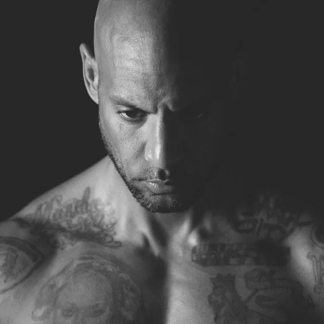 Booba Domine les Classements, Mais « Blanco Nemesis » Peine à Convaincre : L'Analyse d'un Succès Commercial Creux