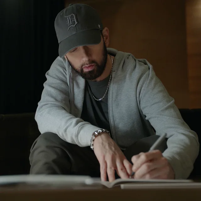 Cent revient sur la raison pour laquelle le film 8 Mile reste l'unique réalisation d'Eminem au… — revue de presse