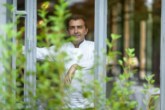 Yannick Alléno détourne le rap pour sauver des vies : quand la gastronomie française rencontre la rue